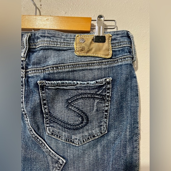 Silver Jeans Adele Asymmetrical Denim Skirt - Size 28 (measures 30") - Picture 9 of 12